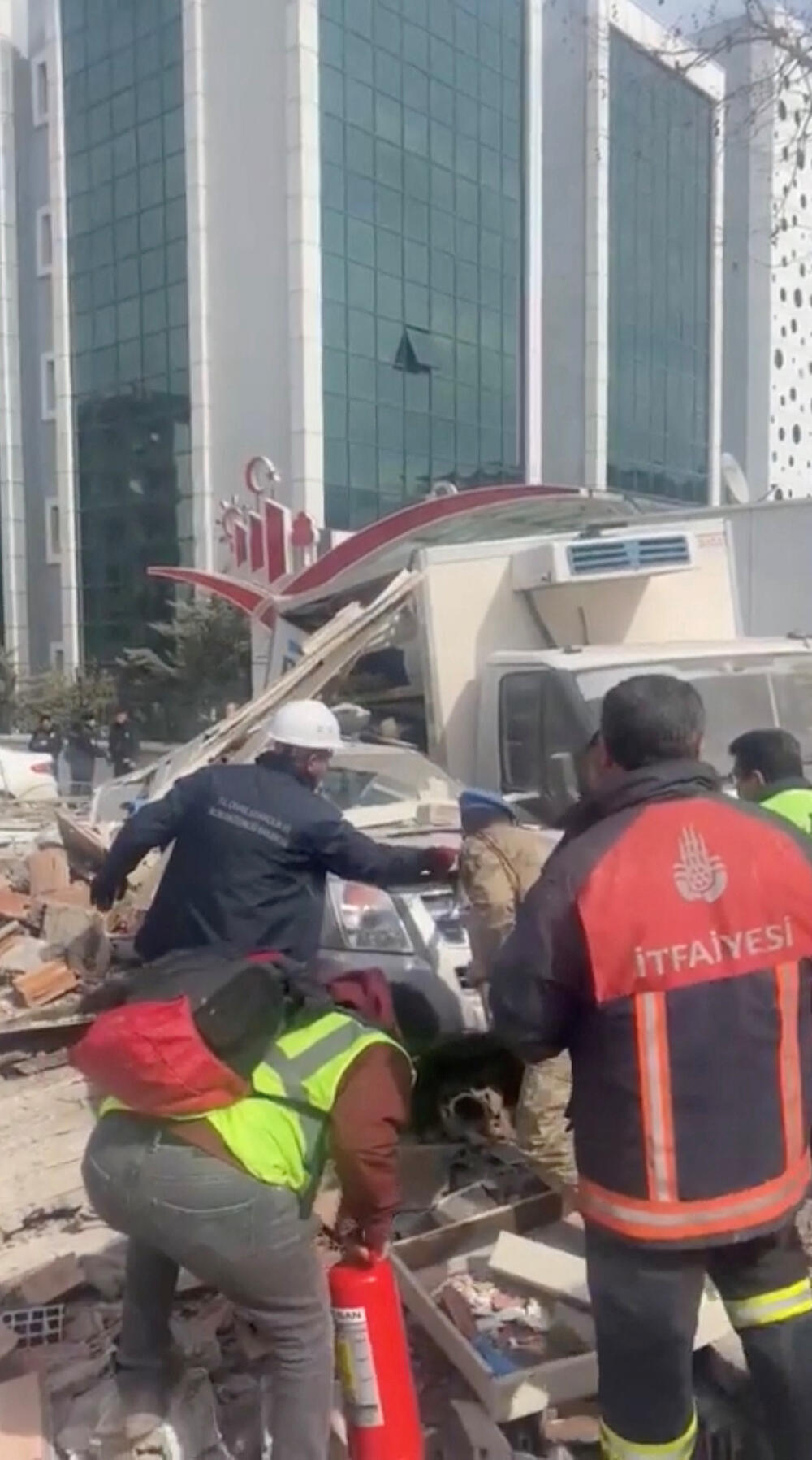 <p>Turski ministar zdravlja Fahretin Koča izjavio je da su povrijeđeni na liječenju u bolnici</p>