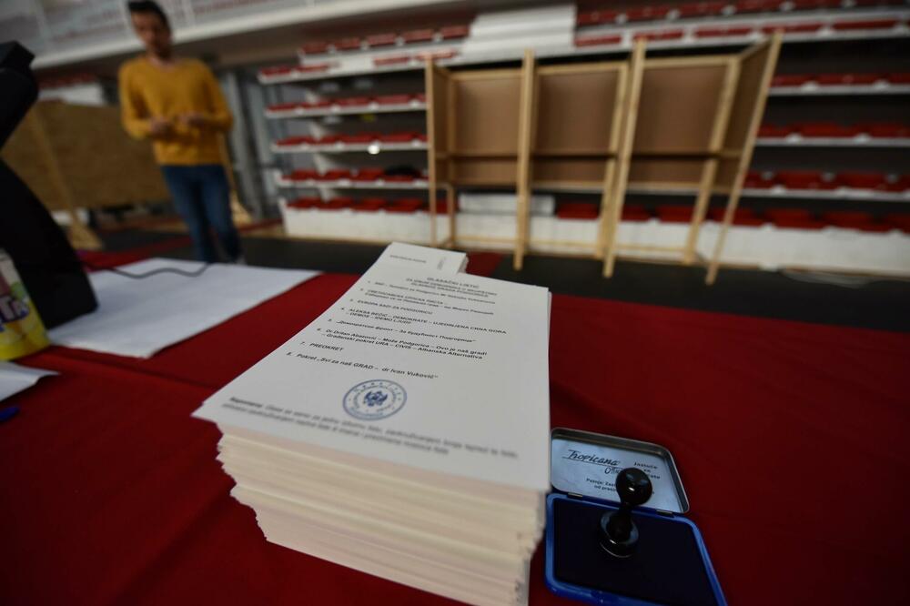 Glasanje tokom lokalnih izbora u Podgorici, Foto: BORIS PEJOVIC