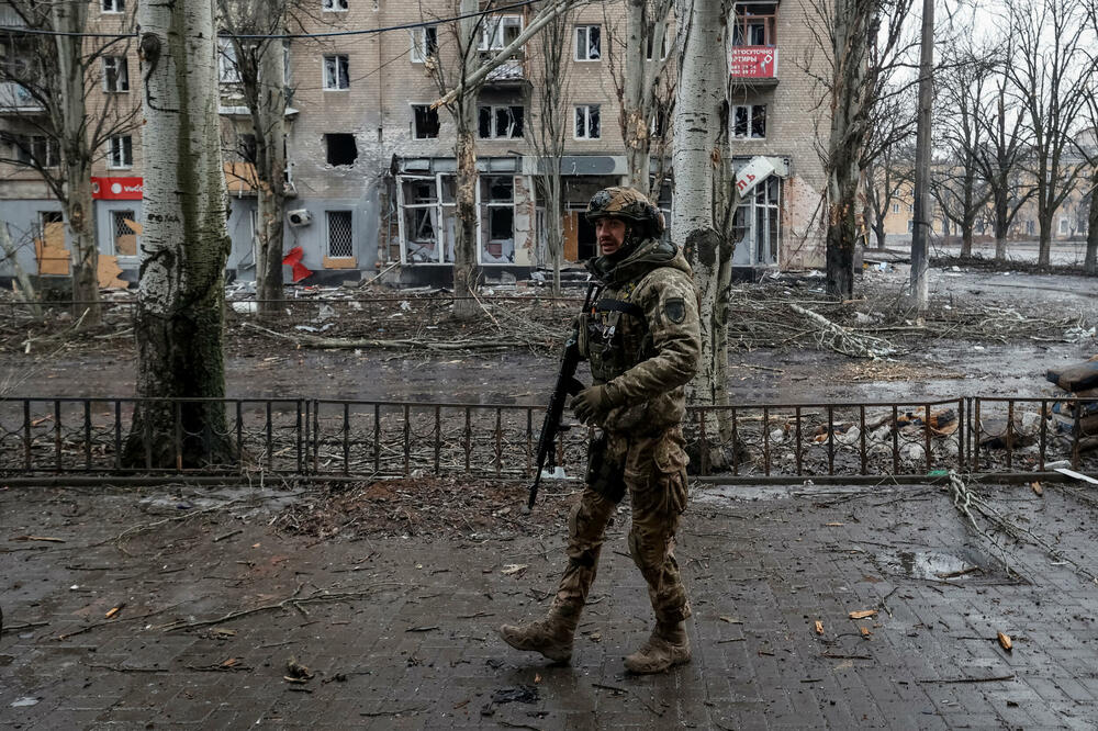 Ukrajinski vojnik u Bahmutu, Foto: Reuters
