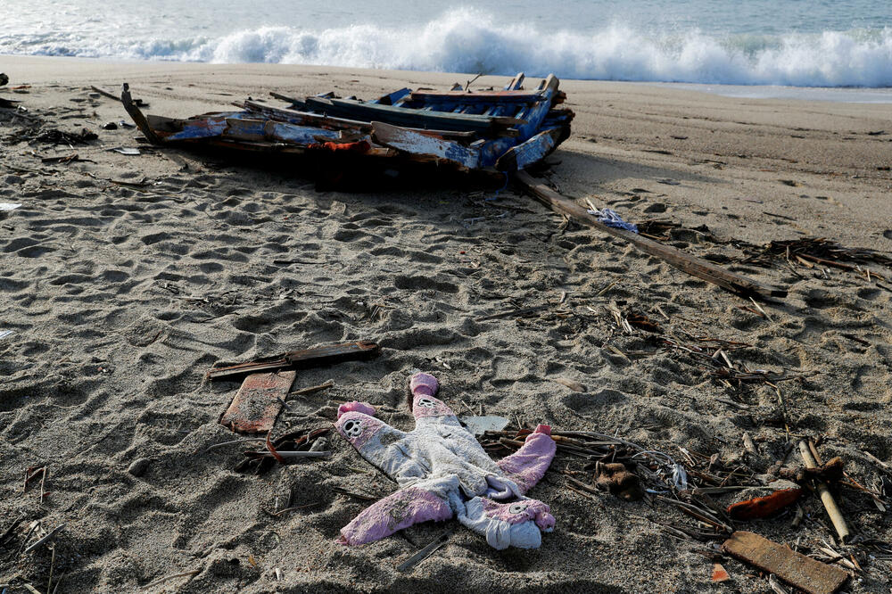 Detalj sa obale u čijoj blizini je potonuo brod za migrantima, Foto: Reuters