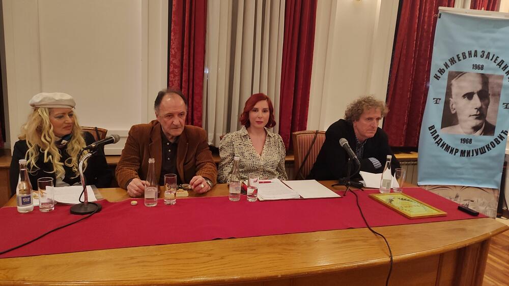 Sa književne večeri