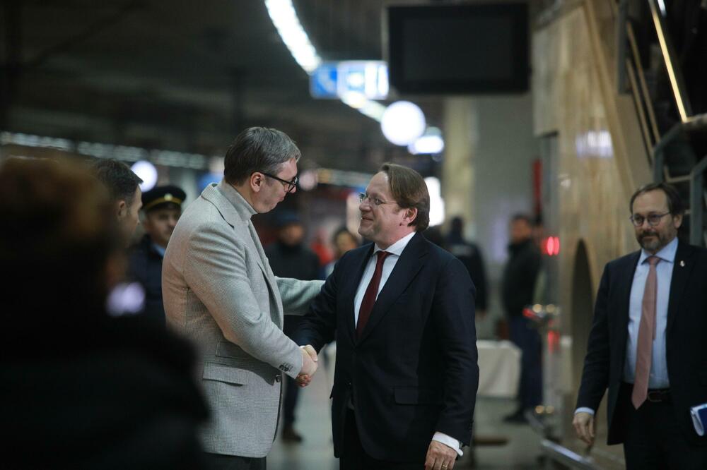 Vučić i Varhelji, Foto: BETAPHOTO