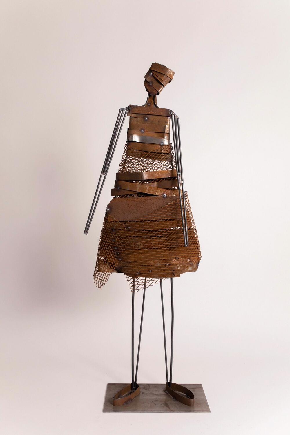 <p>Vajarka iz Beograda Katarina Pavlović predstavlja se crnogorskoj publici izložbom “Sasvim lično”, o kojoj detaljnije govori za “Vijesti”</p>