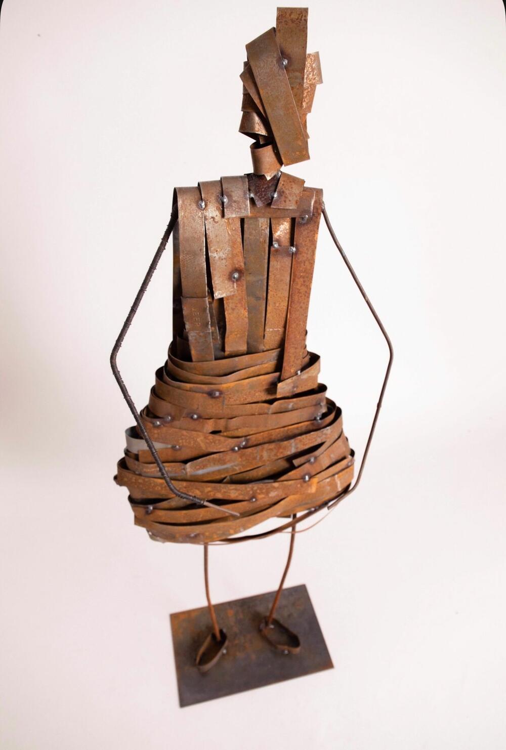 <p>Vajarka iz Beograda Katarina Pavlović predstavlja se crnogorskoj publici izložbom “Sasvim lično”, o kojoj detaljnije govori za “Vijesti”</p>