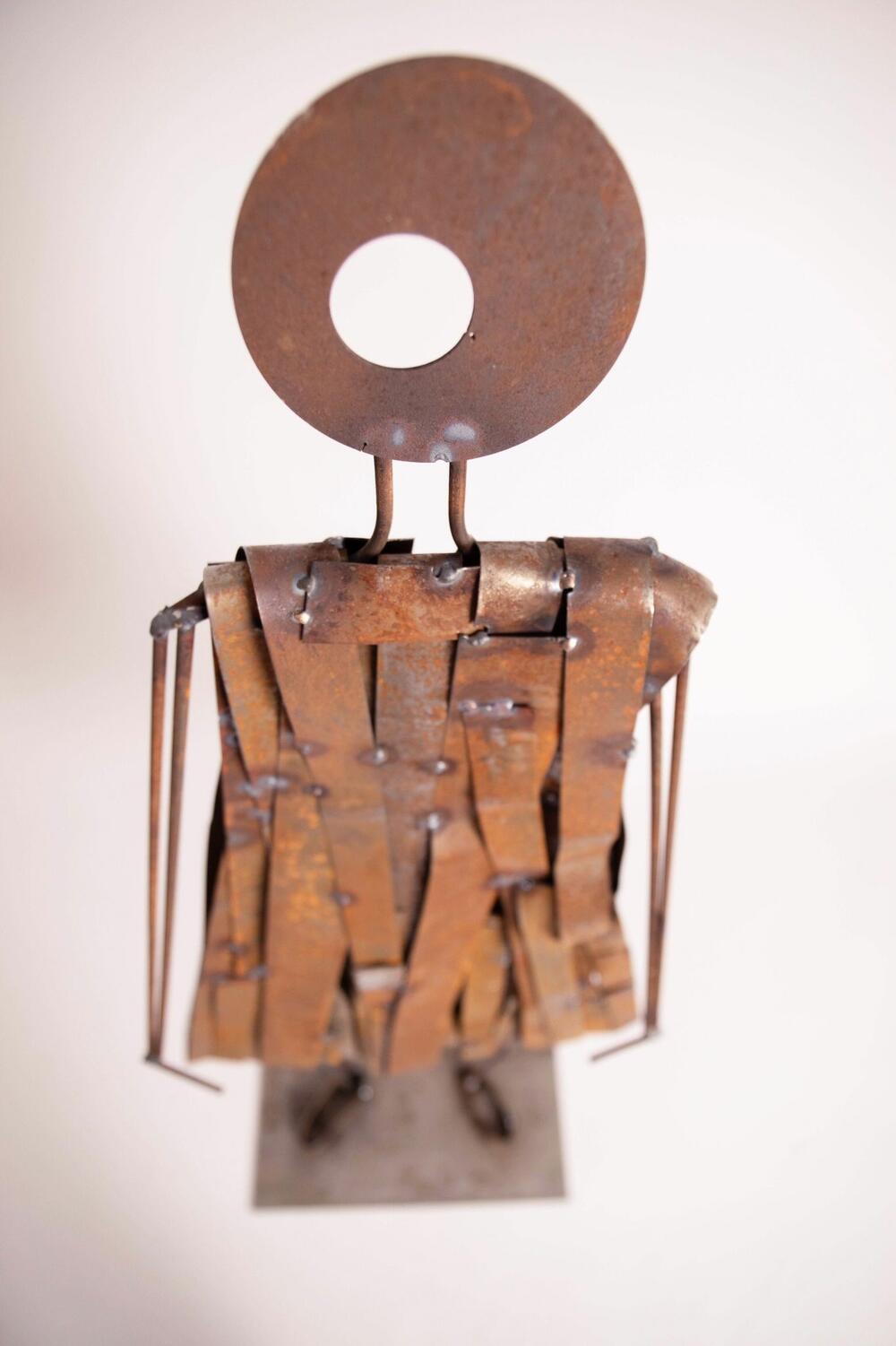 <p>Vajarka iz Beograda Katarina Pavlović predstavlja se crnogorskoj publici izložbom “Sasvim lično”, o kojoj detaljnije govori za “Vijesti”</p>