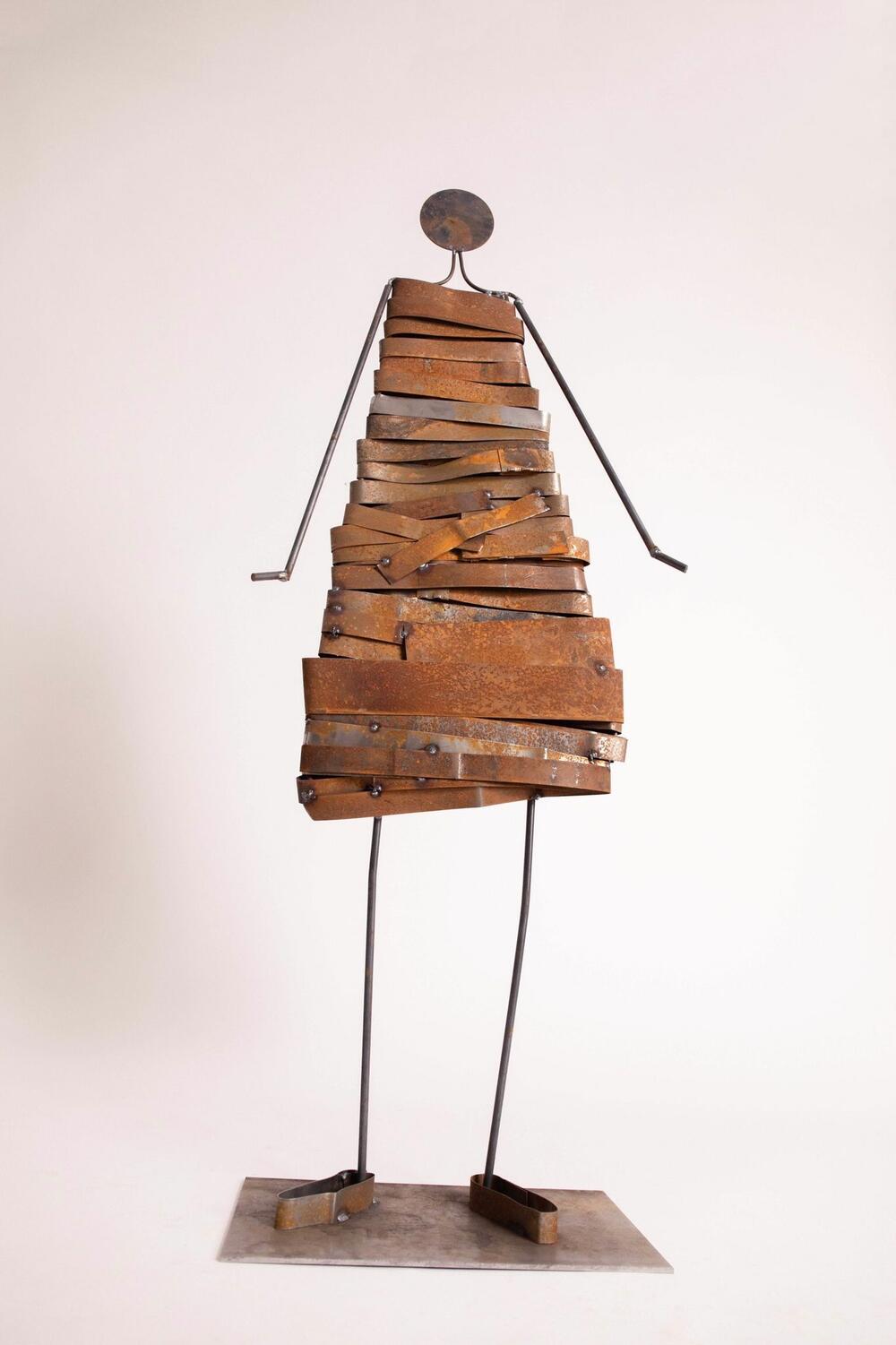 <p>Vajarka iz Beograda Katarina Pavlović predstavlja se crnogorskoj publici izložbom “Sasvim lično”, o kojoj detaljnije govori za “Vijesti”</p>