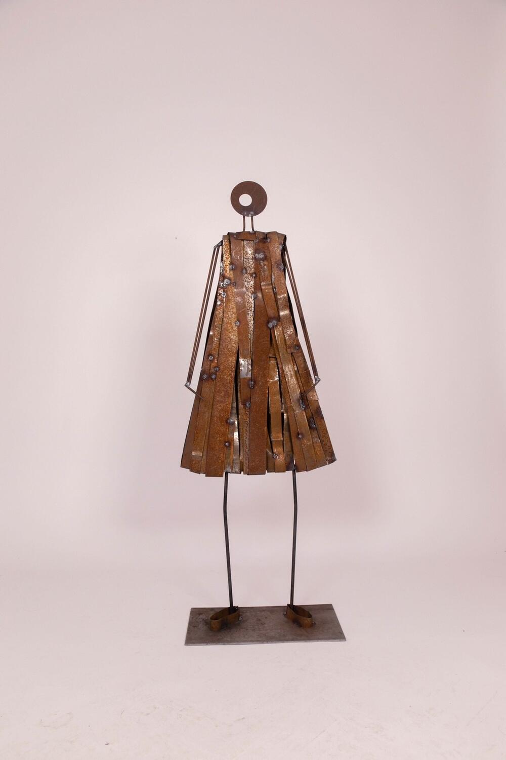 <p>Vajarka iz Beograda Katarina Pavlović predstavlja se crnogorskoj publici izložbom “Sasvim lično”, o kojoj detaljnije govori za “Vijesti”</p>