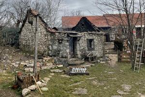 Nikšić: U požaru izgorjela kuća Vujadinovića