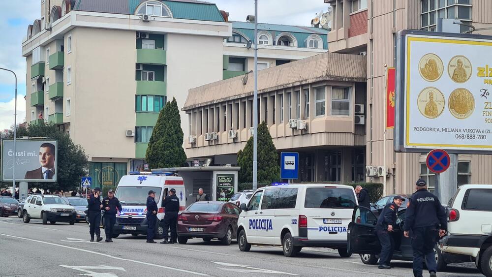 <p>Mladen Bulatović (39) stradao nakon što je na ulazu zgrade aktivirao ručnu bombu, saznaju "Vijesti" nezvanično</p>