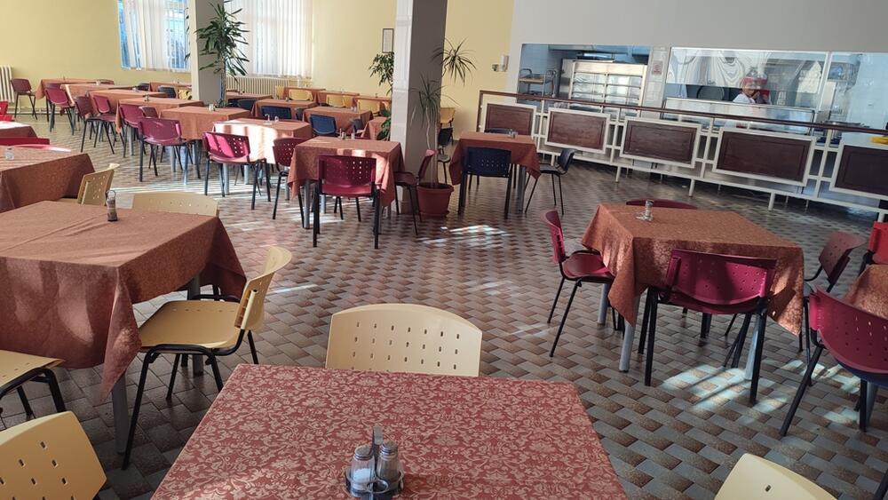 <p>Studenti se žale i da menza u studentskom domu „Braće Vučinić“ nema dovoljno kapaciteta, kao i da u zgradi Filozofskog i Filološkog fakulteta tokom zime uglavnom nema grijanja</p>