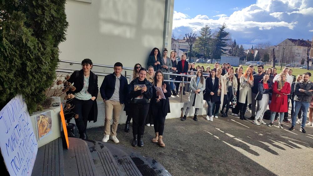 <p>Studenti se žale i da menza u studentskom domu „Braće Vučinić“ nema dovoljno kapaciteta, kao i da u zgradi Filozofskog i Filološkog fakulteta tokom zime uglavnom nema grijanja</p>