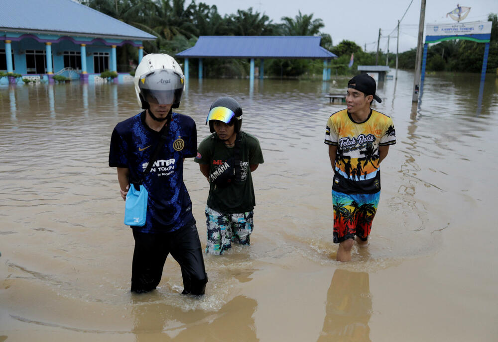 <p>"Uvijek smo pripremljeni za kišnu sezonu u novembru i decembru. Svako domaćinstvo tada ima čamac, ali sada sa nepredvidivim vremenom, čini se da nismo bili spremni i postalo je haotično"</p>