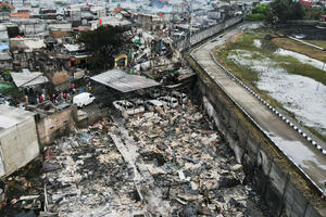 U požaru u skladištu goriva u Indoneziji nastradalo 18 ljudi,...