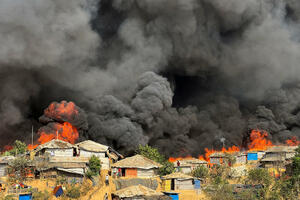Požar progutao izbjeglički kamp u Bangladešu, 12.000 ljudi ostalo...