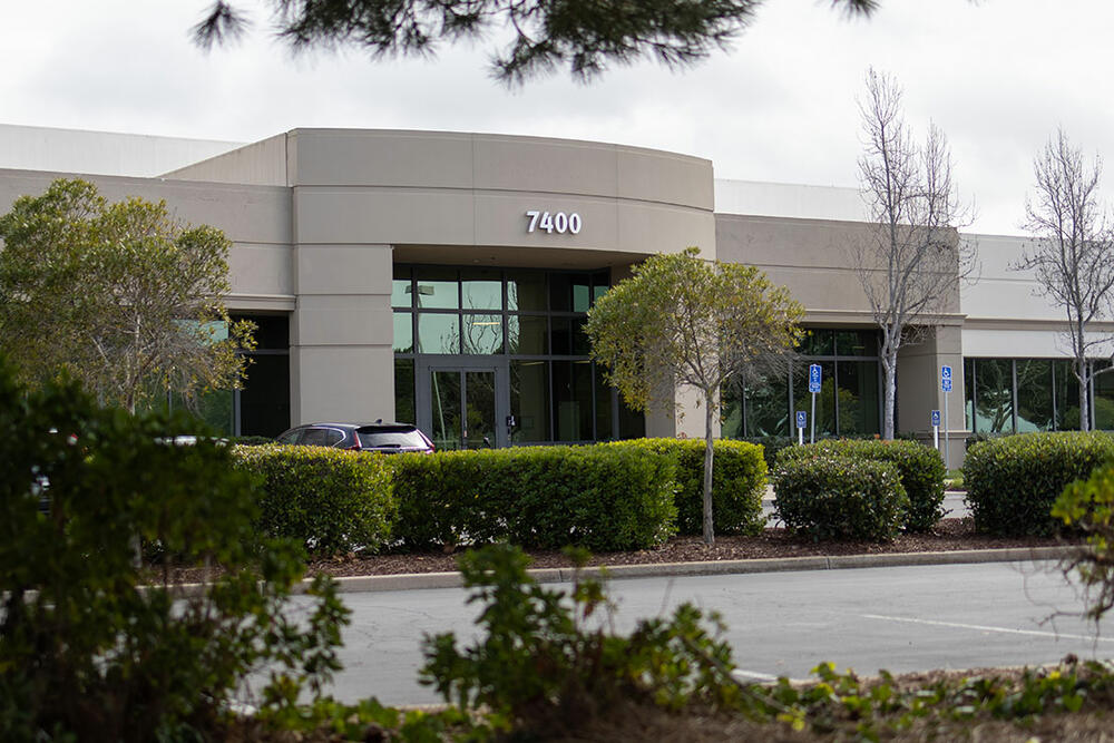 Zaposleni tvrde da su u ovoj neoznačenoj zgradi u Frimontu u Kaliforniji smještene kancelarije Neuralinka 