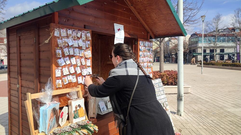 <p>"Čini mi se da je iz godine u godinu više onih koji se bave rukotvorinama, ali narod sve manje kupuje"</p>