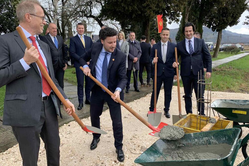 Sa postavljanja, Foto: Boris Pejović