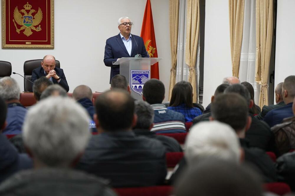 Mandić na skupu u Danilovgradu, Foto: Medijski tim predsjedničkog kandidata Andrije Mandića