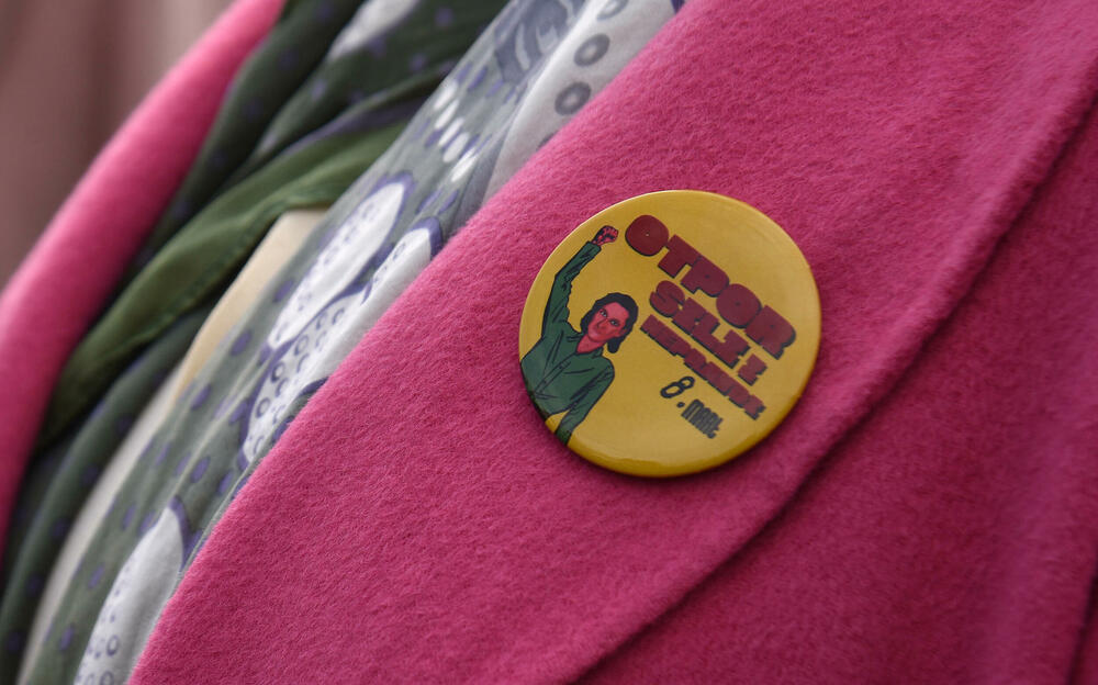 <p>U organizaciji Centra za ženska prava u Podgorici je danas održan osmi osmomartovski marš pod sloganom "Otpor sili i nepravdi”. Pogledajte šta je zabilježio naš fotograf. </p>