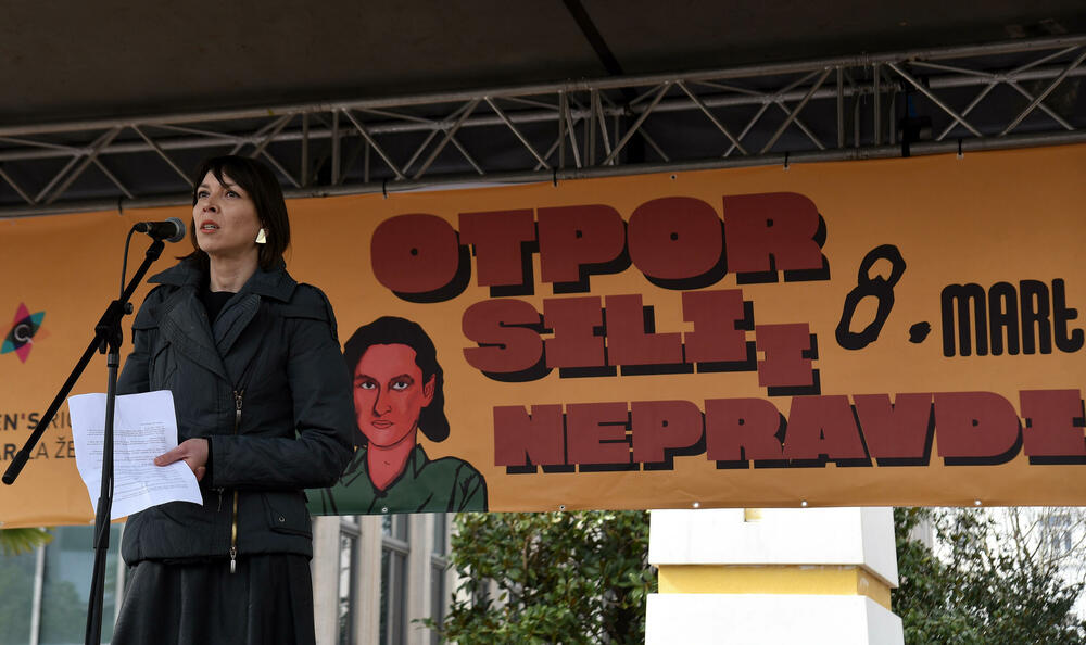 <p>U organizaciji Centra za ženska prava u Podgorici je danas održan osmi osmomartovski marš pod sloganom "Otpor sili i nepravdi”. Pogledajte šta je zabilježio naš fotograf. </p>