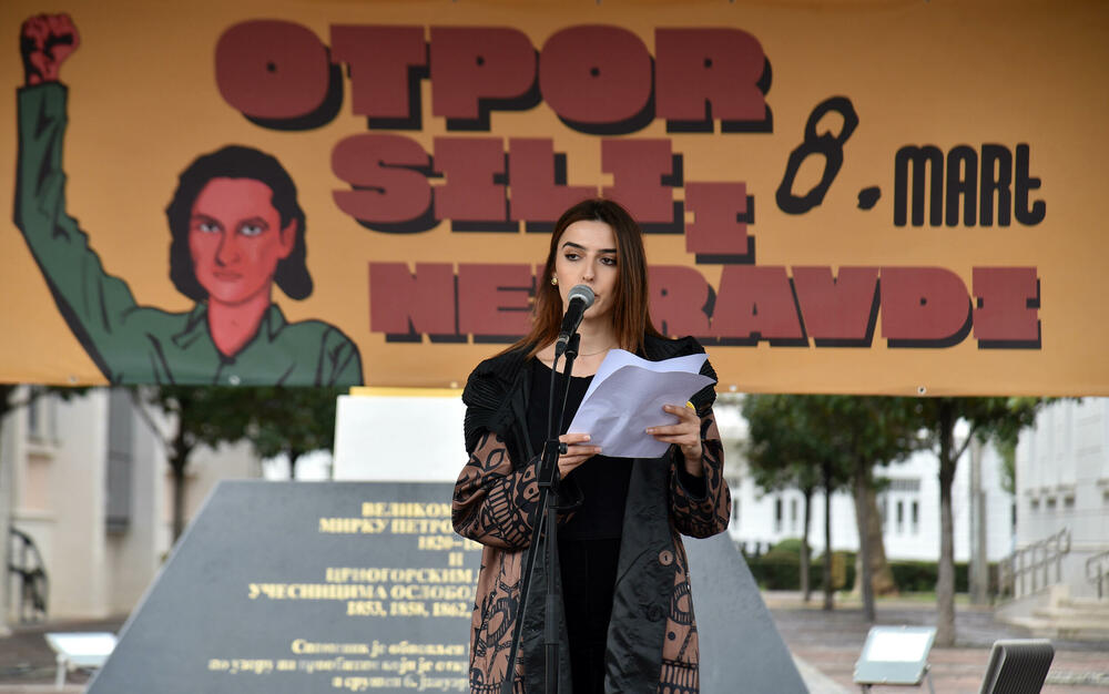 <p>U organizaciji Centra za ženska prava u Podgorici je danas održan osmi osmomartovski marš pod sloganom "Otpor sili i nepravdi”. Pogledajte šta je zabilježio naš fotograf. </p>