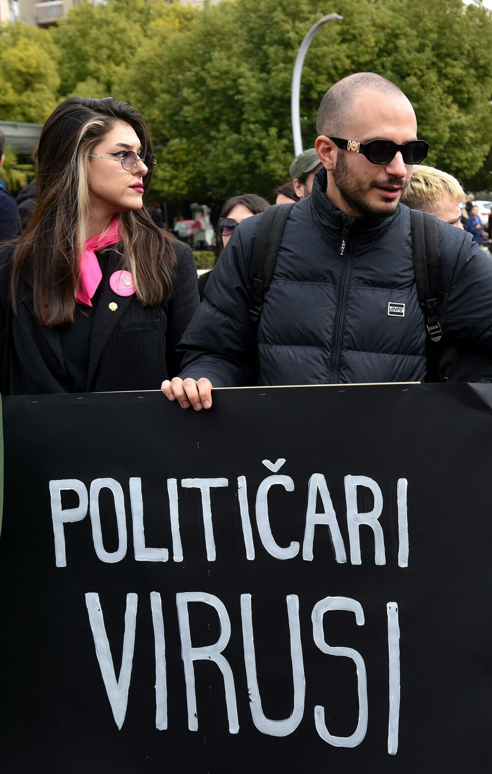 <p>U organizaciji Centra za ženska prava u Podgorici je danas održan osmi osmomartovski marš pod sloganom "Otpor sili i nepravdi”. Pogledajte šta je zabilježio naš fotograf. </p>