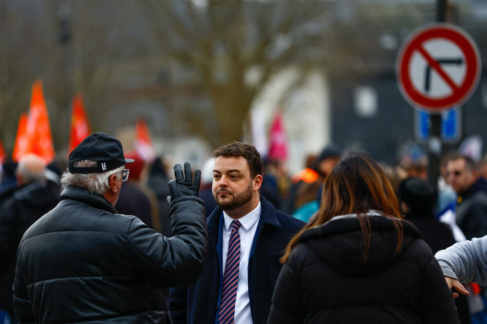 Kevin Movju, poslanik Nacionalnog okupljanja, na protestima u Pont-Odemeru 