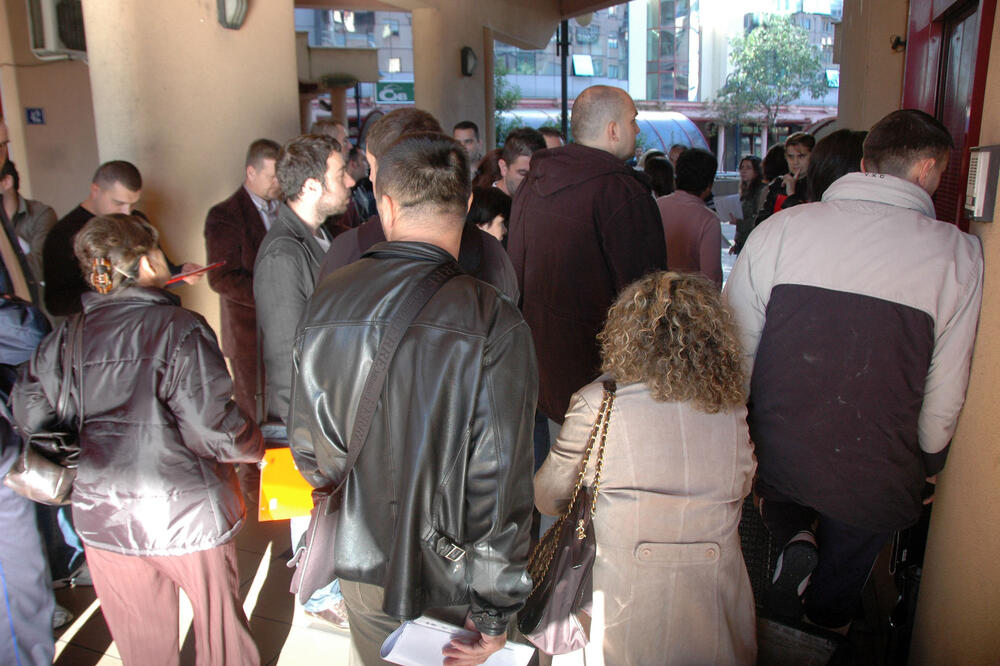 Sa predaje dokumenata u jednoj od prethodnih faza “Hiljadu plus”, Foto: Luka Zekovic