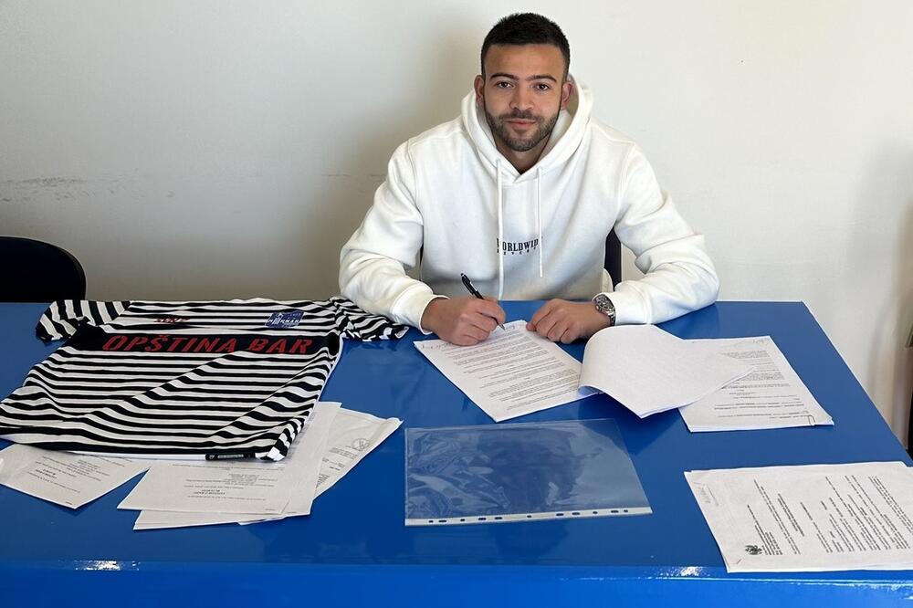 Majkl Rodni prilikom potpisa za Mornar, Foto: FK Mornar