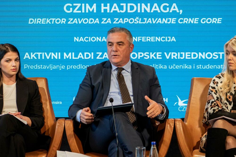 <p>"Crna Gora ulazi u Evropsku uniju (EU), i to jeste napor svih institucija sistema, ali to iziskuje i aktivne građane, uključujući i mlade, mladi treba da budu mnogo glasniji u artikulaciji svojih potreba, da ih češće potenciraju kako bi one došle u fokus donosilaca odluka", smatra Uljarević</p>