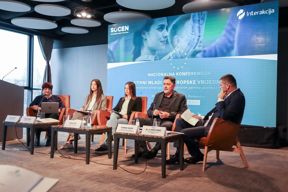 <p>"Crna Gora ulazi u Evropsku uniju (EU), i to jeste napor svih institucija sistema, ali to iziskuje i aktivne građane, uključujući i mlade, mladi treba da budu mnogo glasniji u artikulaciji svojih potreba, da ih češće potenciraju kako bi one došle u fokus donosilaca odluka", smatra Uljarević</p>