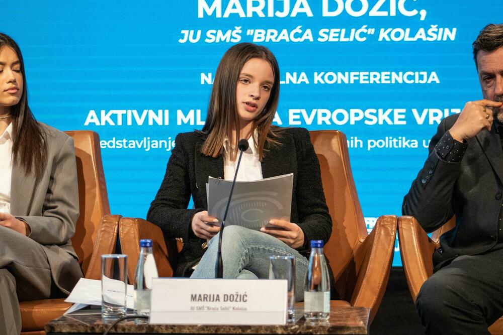 <p>"Crna Gora ulazi u Evropsku uniju (EU), i to jeste napor svih institucija sistema, ali to iziskuje i aktivne građane, uključujući i mlade, mladi treba da budu mnogo glasniji u artikulaciji svojih potreba, da ih češće potenciraju kako bi one došle u fokus donosilaca odluka", smatra Uljarević</p>