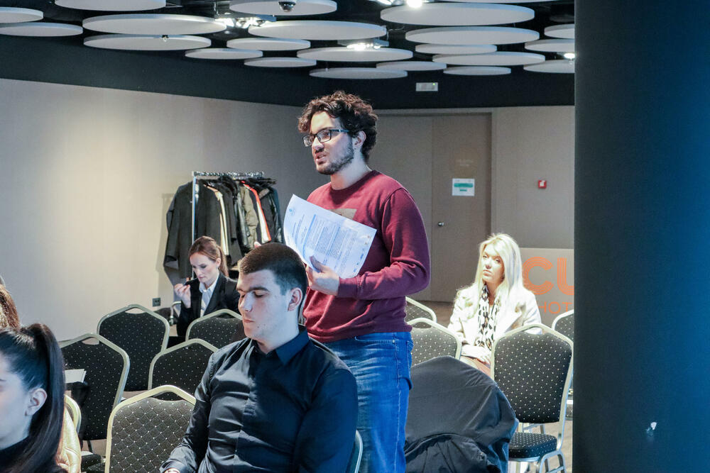 <p>"Crna Gora ulazi u Evropsku uniju (EU), i to jeste napor svih institucija sistema, ali to iziskuje i aktivne građane, uključujući i mlade, mladi treba da budu mnogo glasniji u artikulaciji svojih potreba, da ih češće potenciraju kako bi one došle u fokus donosilaca odluka", smatra Uljarević</p>