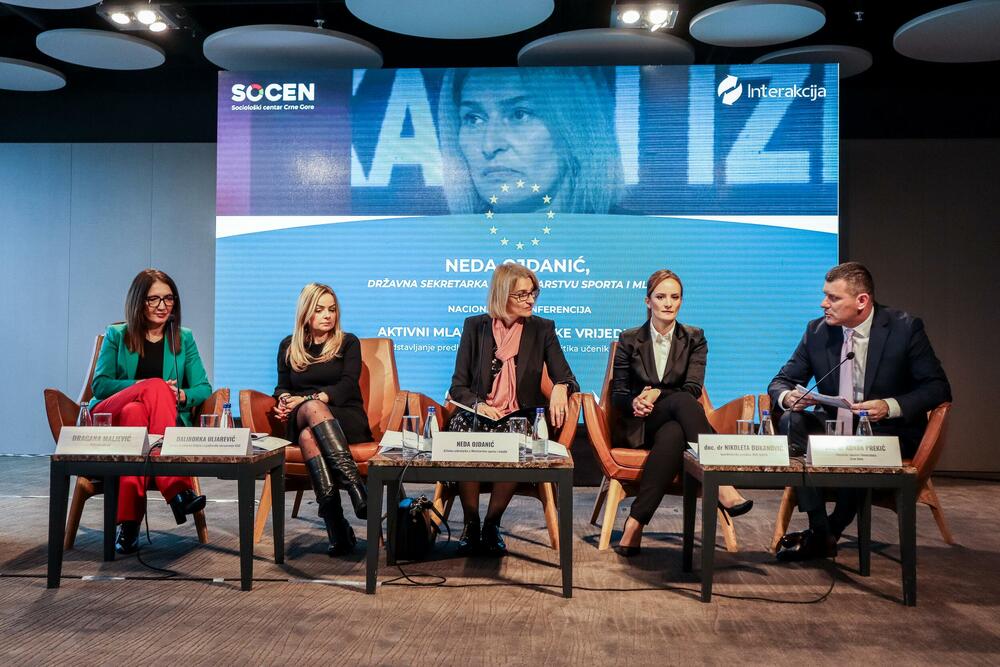 <p>"Crna Gora ulazi u Evropsku uniju (EU), i to jeste napor svih institucija sistema, ali to iziskuje i aktivne građane, uključujući i mlade, mladi treba da budu mnogo glasniji u artikulaciji svojih potreba, da ih češće potenciraju kako bi one došle u fokus donosilaca odluka", smatra Uljarević</p>