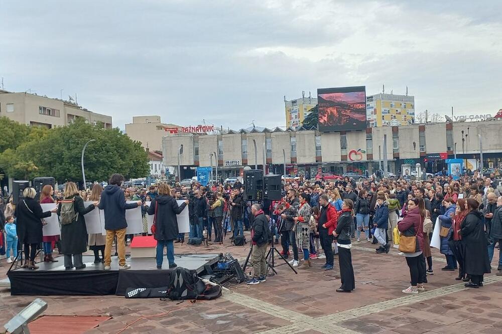 Sa protesta na Trgu nezavisnosti, Foto: Jovan Mrdak