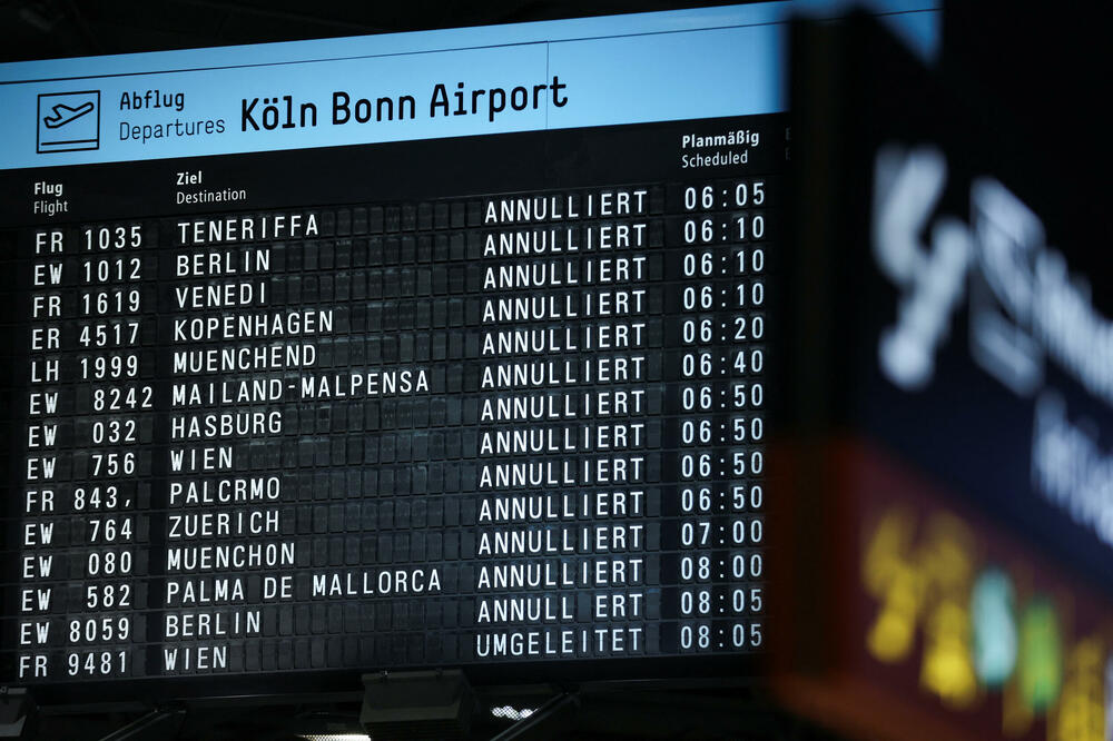 Tabela otkazanih letova na aerodromu u Kelnu tokom štrajka 27. februara, Foto: Reuters