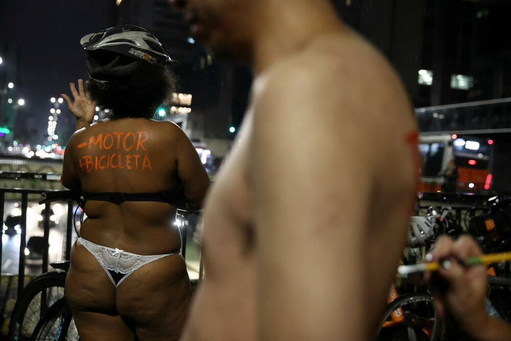 <p>Odazvali su se pozivu Pedalada Pelada (u slobodnom prevodu "slobodno bicikliranje"), brazilske verzije svjetskog pokreta "World Naked Bike" (Svjetski goli bicikl)</p>
