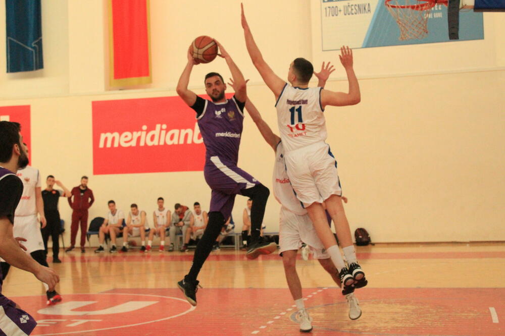 Sa utakmice Pravni fakultet - Prirodno-matematički fakultet, Foto: Unisport.me