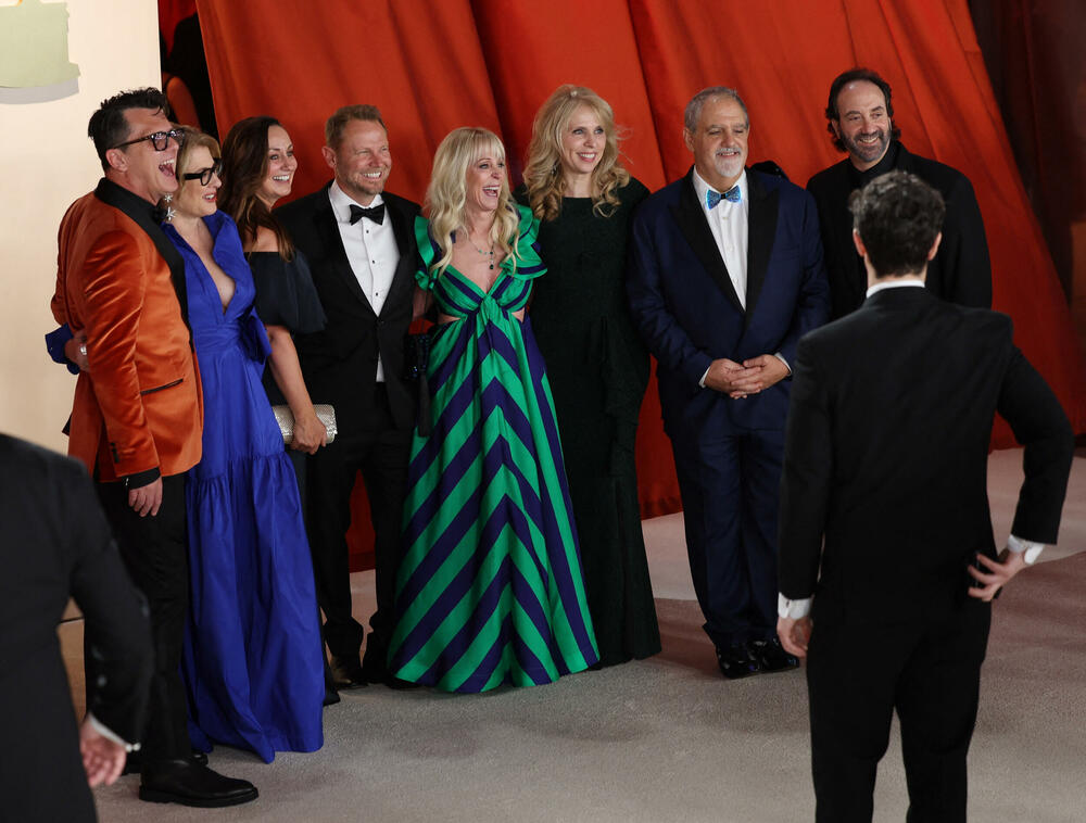 <p>Crveni tepih Oskara datira iz 1961. godine, kada je održana 33. dodjela Oskara u Santa Moniki. Večeras je promijenio boju</p>