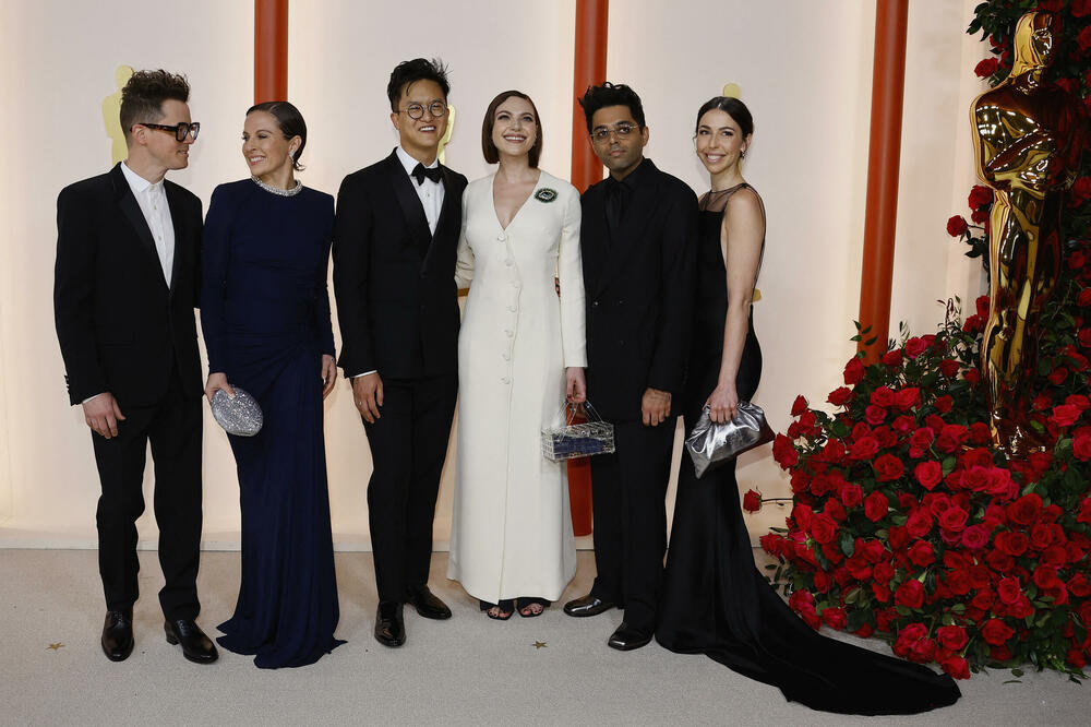 <p>Crveni tepih Oskara datira iz 1961. godine, kada je održana 33. dodjela Oskara u Santa Moniki. Večeras je promijenio boju</p>