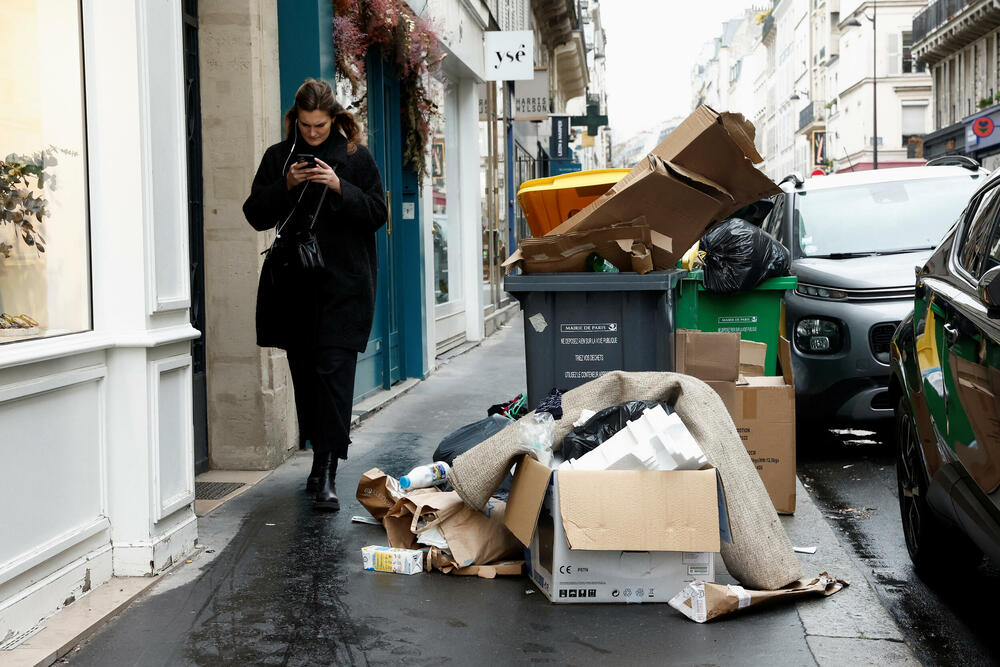 <p>Parižani iako zabrinuti zbog nagomilanog smeća i eventualne pojave pacova, rekli su da razumiju nezadovoljstvo đubretara jer rade težak posao</p>