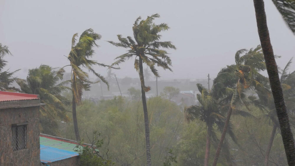 <p>U Malaviju su neki ljudi stradali u svojim domovima, uništenim tokom olujnog vjetra i jake kiše. Ciklon Fredi uočen je prvi put početkom februara u blizini Australije i na dobrom je putu da postane najduži do sada registrovani tropski ciklon</p>
