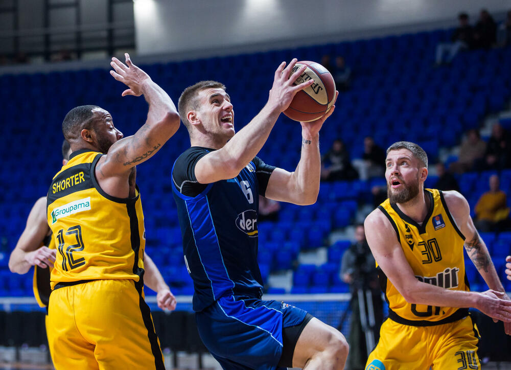 Pogodio na kraju i 1. i 2. četvrtine: Zoran Vučeljić