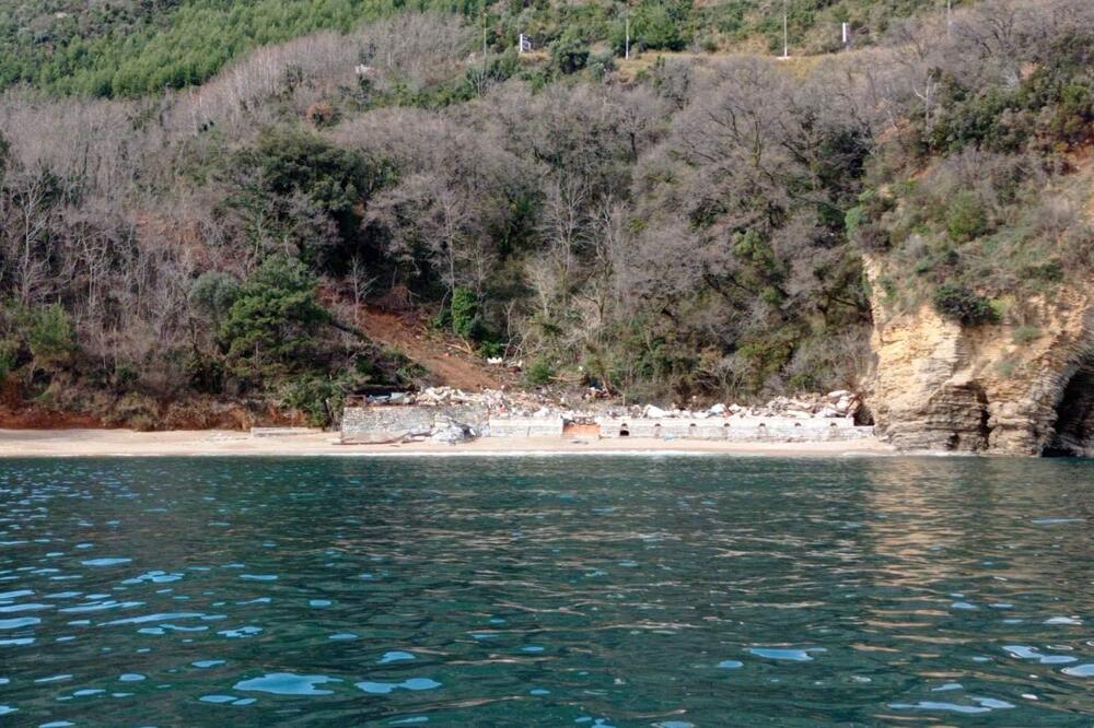 Detalj sa plaže Mogren, Foto: Vuk Lajović