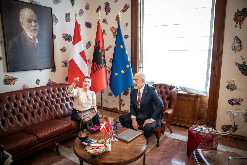 Rama sa danskom premijerkom u Tirani