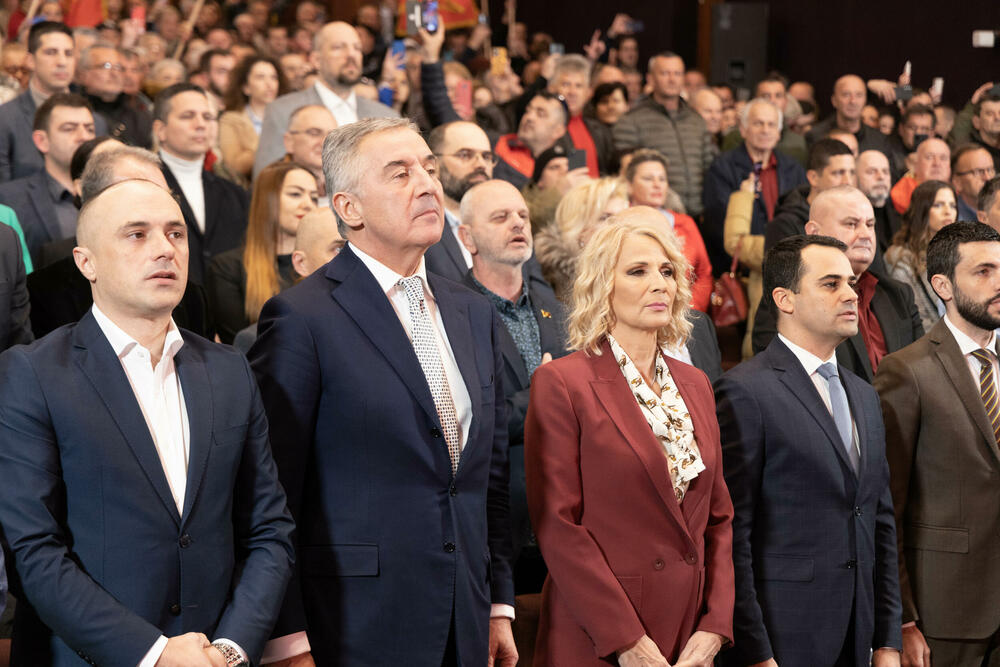 <p>On je, govoreći o upravljanju finansijama, rekao da su protekle dvije i po godine "zapravo presipanje iz šupljeg u prazno"</p>