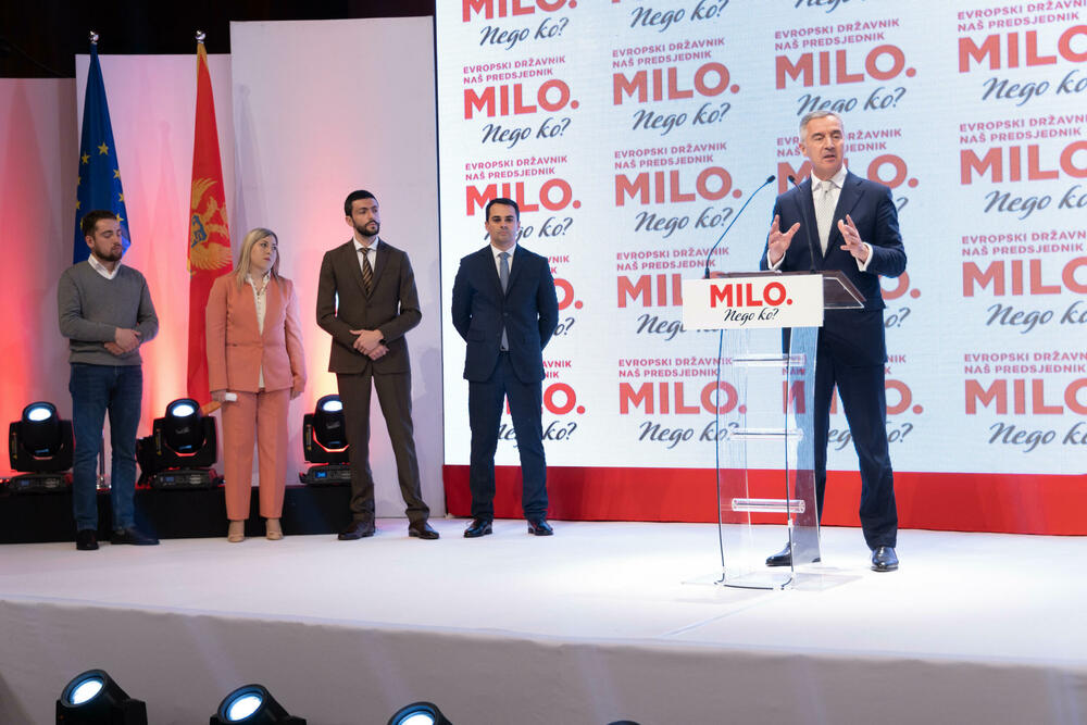 <p>On je, govoreći o upravljanju finansijama, rekao da su protekle dvije i po godine "zapravo presipanje iz šupljeg u prazno"</p>