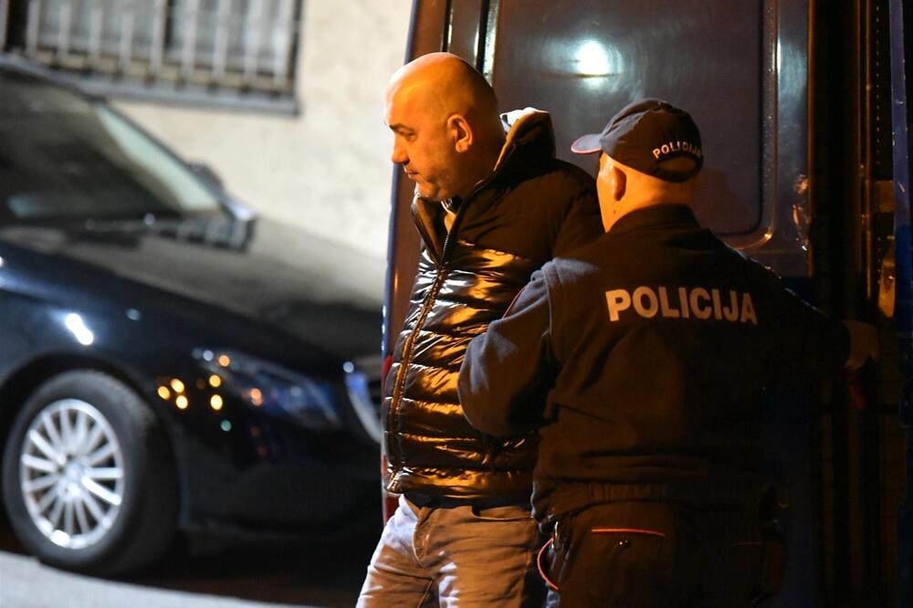 Privođenje jednog od osumnjičenih, Foto: Boris Pejović