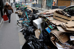 U Parizu više od 10.000 tona neprikupljenog smeća na ulicama