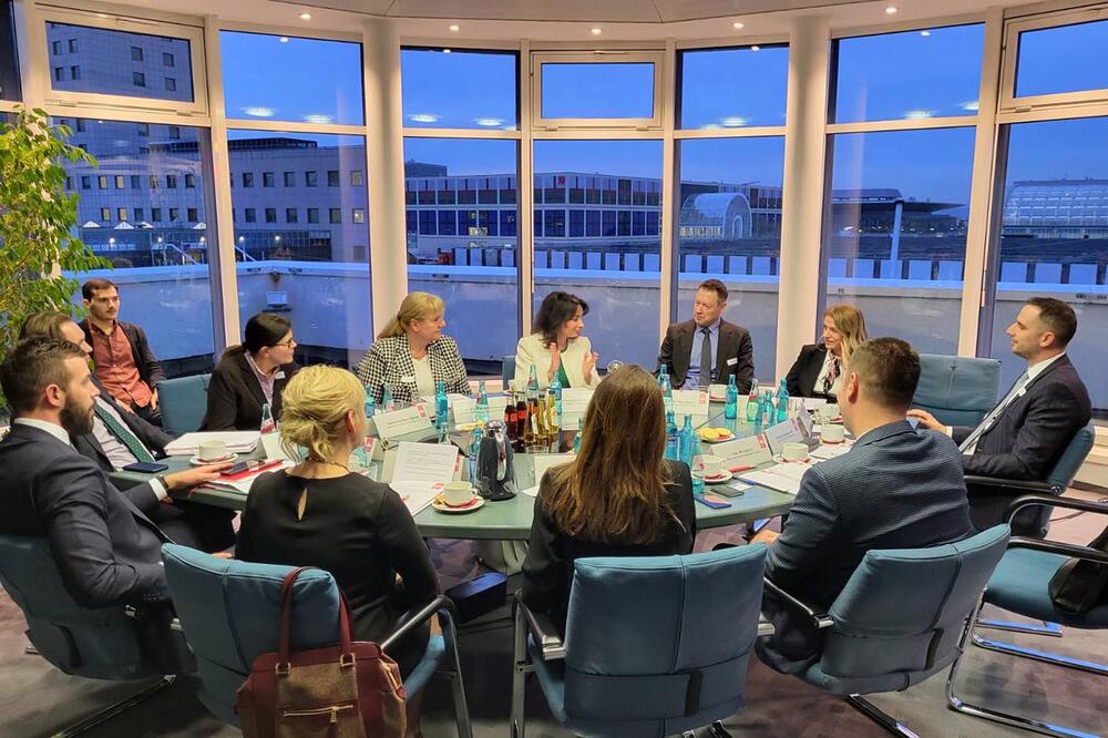 Sa okruglog stola, Foto: PKCG